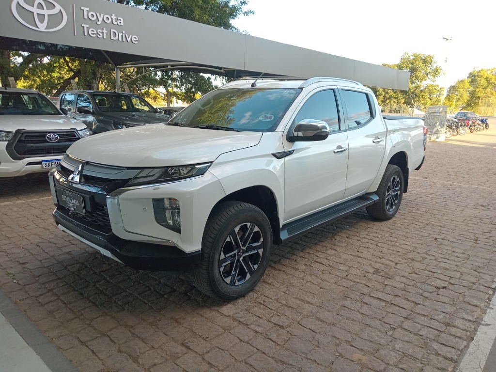MITSUBISHI L200 TRITON TURBO SPORT HPE S CD 4X4 AUTOMATICO DIESEL 4P 2.4 16V