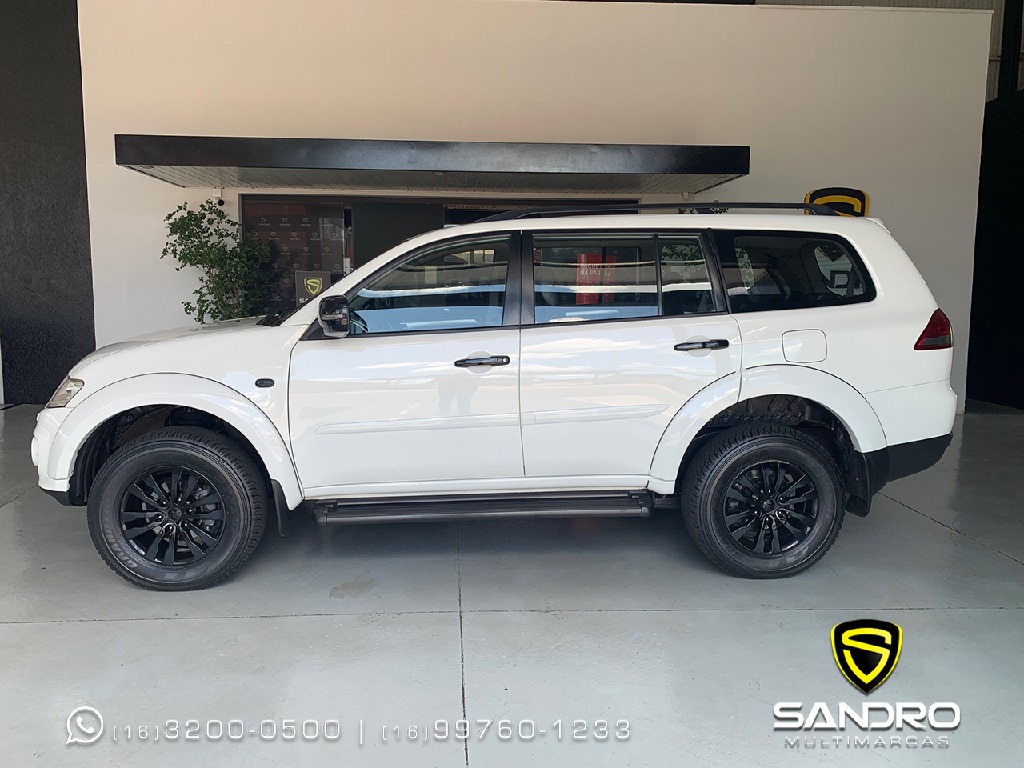 MITSUBISHI PAJERO 3.2 HPE 4X4 7 LUGARES 16V TURBO INTERCOOLER DIESEL 4P AUTOMATICO MITSUBISHI PAJERO 3.2 HPE 4X4 7 LUGARES 16V TURBO INTERCOOLER DIESEL 4P AUTOMATICO