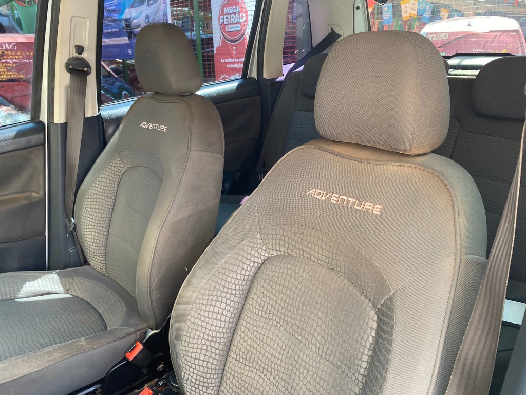 FIAT IDEA 1.8 MPI ADVENTURE 16V FLEX 4P MANUAL FIAT IDEA 1.8 MPI ADVENTURE 16V FLEX 4P MANUAL
