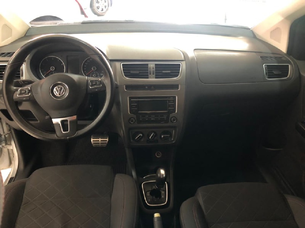 VOLKSWAGEN FOX 1.6 MI HIGHLINE 8V FLEX 4P AUTOMATIZADO VOLKSWAGEN FOX 1.6 MI HIGHLINE 8V FLEX 4P AUTOMATIZADO