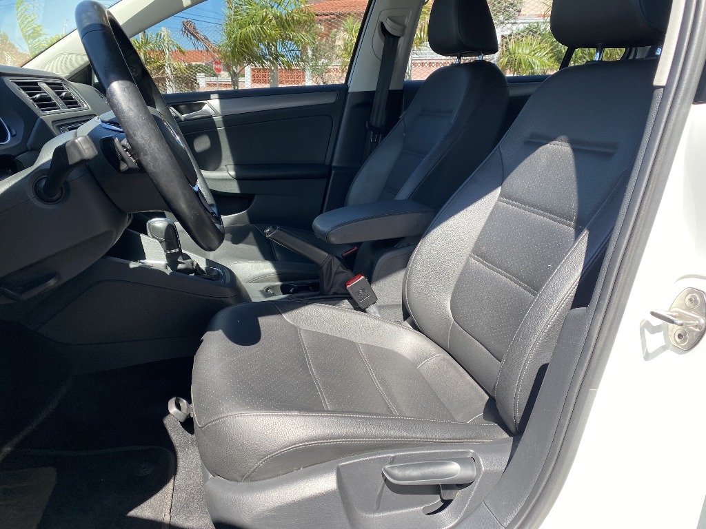VOLKSWAGEN JETTA 1.4 16V TSI COMFORTLINE GASOLINA 4P TIPTRONIC VOLKSWAGEN JETTA 1.4 16V TSI COMFORTLINE GASOLINA 4P TIPTRONIC