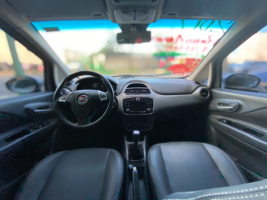 FIAT PUNTO 1.4 ATTRACTIVE ITALIA 8V FLEX 4P MANUAL FIAT PUNTO 1.4 ATTRACTIVE ITALIA 8V FLEX 4P MANUAL