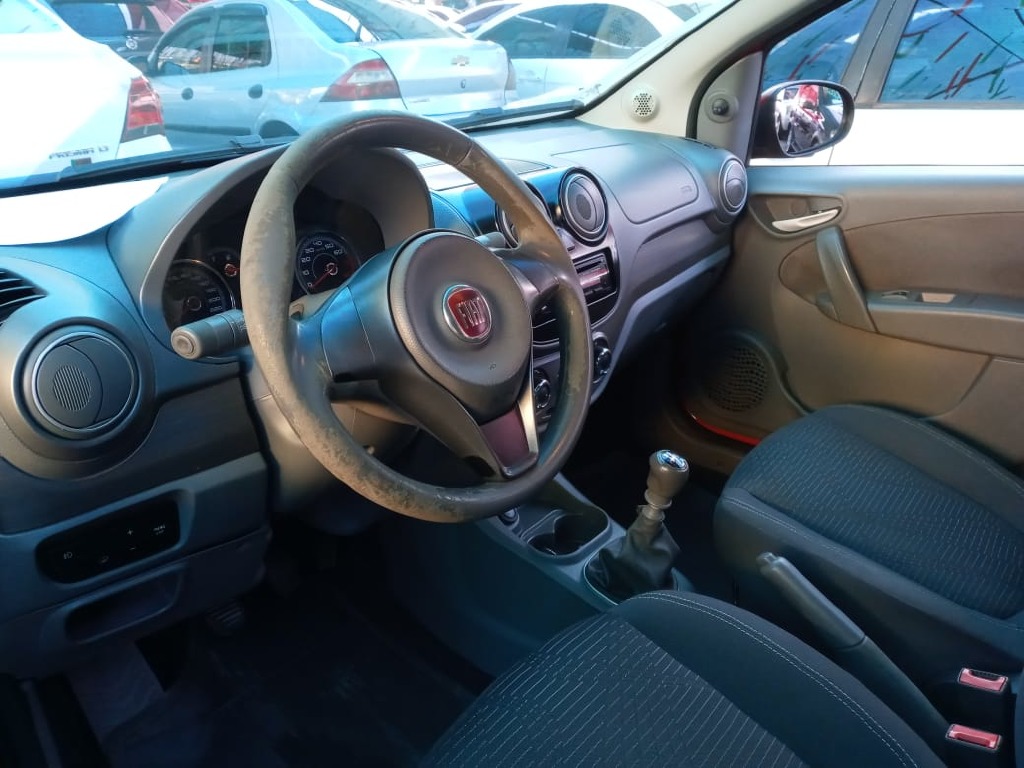 FIAT PALIO 1.4 MPI ATTRACTIVE 8V FLEX 4P MANUAL FIAT PALIO 1.4 MPI ATTRACTIVE 8V FLEX 4P MANUAL