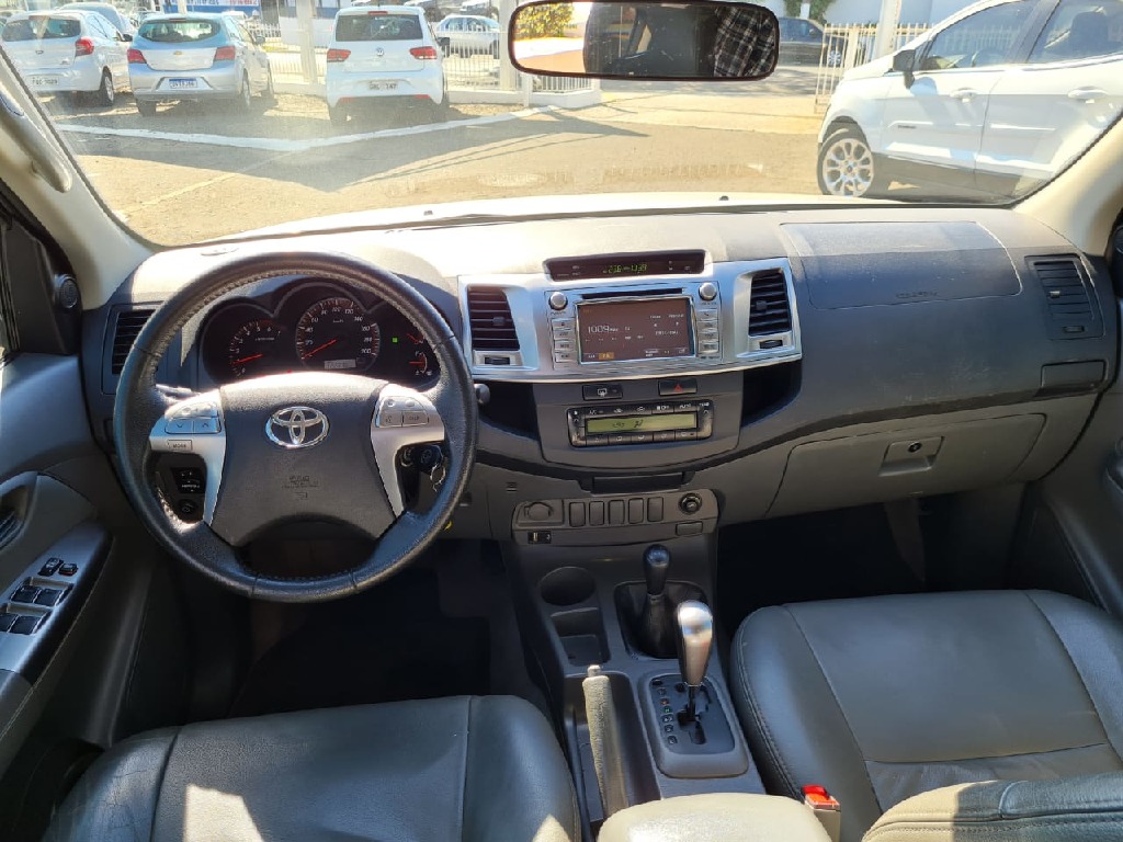 TOYOTA HILUX 2.7 SRV 4X4 CD 16V FLEX 4P AUTOMATICO TOYOTA HILUX 2.7 SRV 4X4 CD 16V FLEX 4P AUTOMATICO