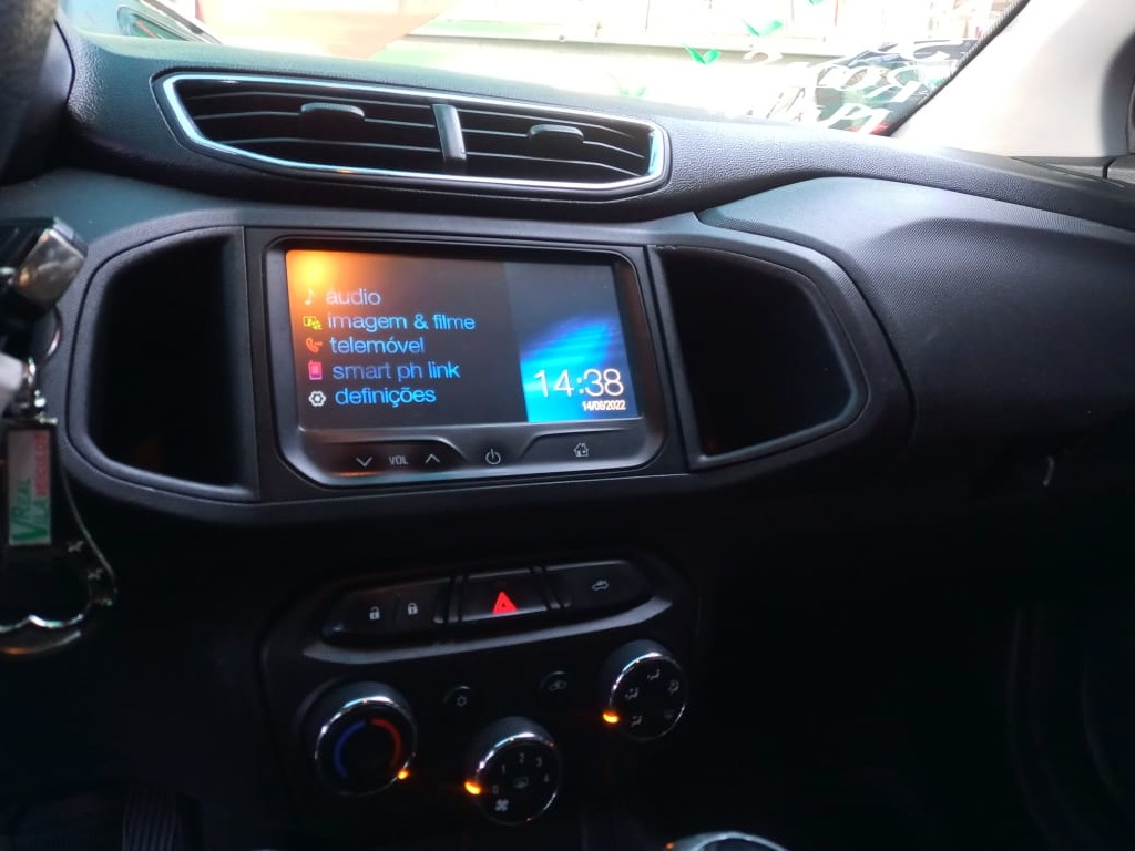 CHEVROLET ONIX 1.4 MPFI LT 8V FLEX 4P MANUAL CHEVROLET ONIX 1.4 MPFI LT 8V FLEX 4P MANUAL