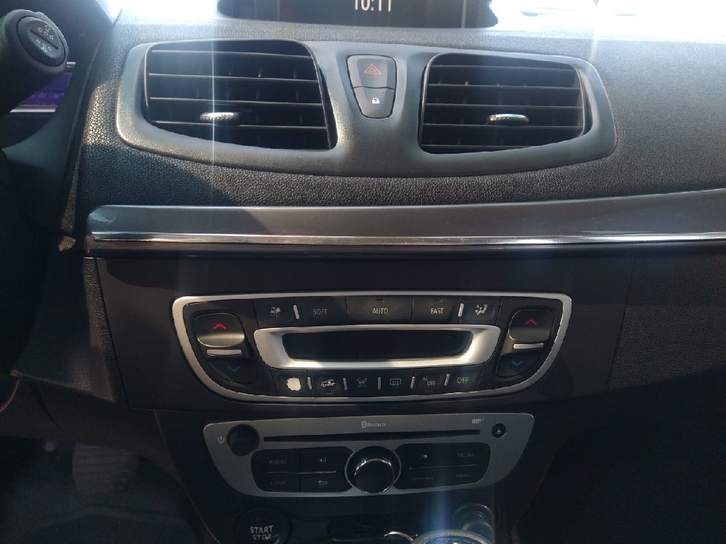 RENAULT FLUENCE 2.0 DYNAMIQUE PLUS 16V FLEX 4P AUTOMATICO RENAULT FLUENCE 2.0 DYNAMIQUE PLUS 16V FLEX 4P AUTOMATICO