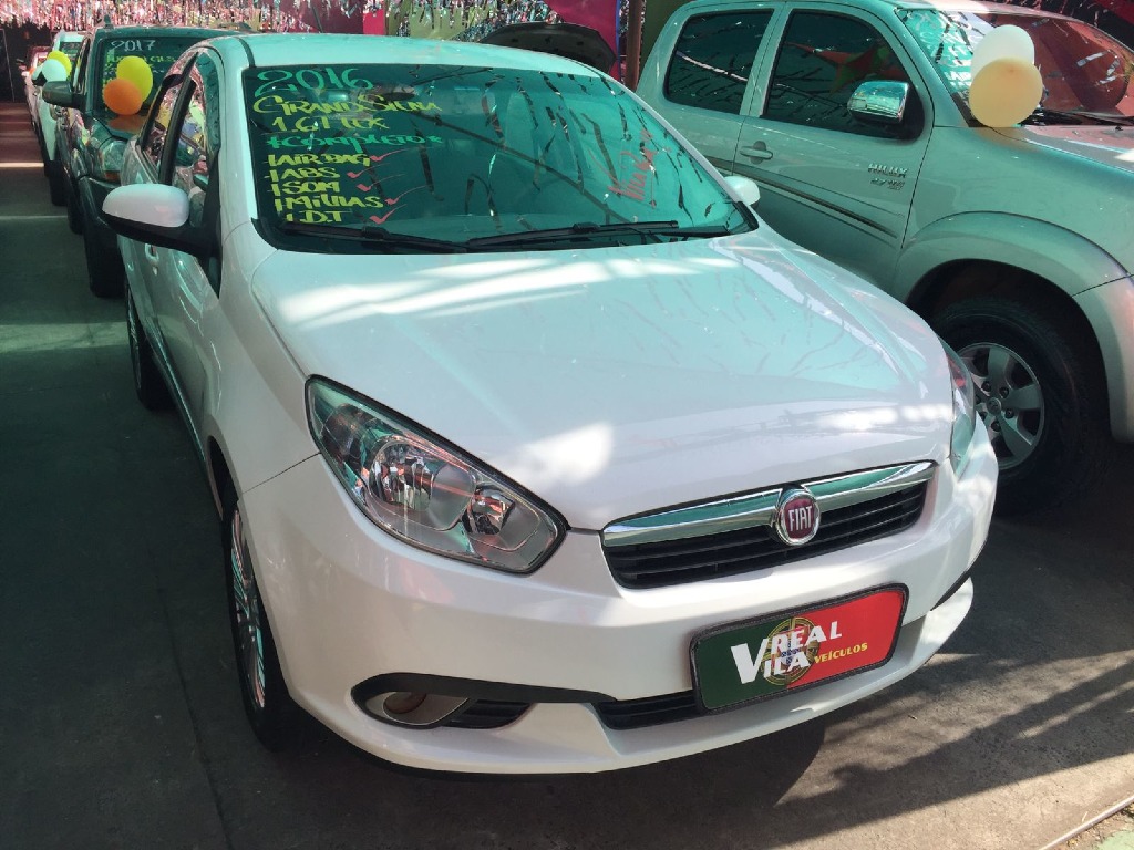 FIAT GRAND SIENA 1.6 MPI ESSENCE 16V FLEX 4P MANUAL FIAT GRAND SIENA 1.6 MPI ESSENCE 16V FLEX 4P MANUAL
