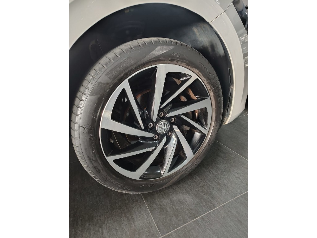 VOLKSWAGEN VIRTUS