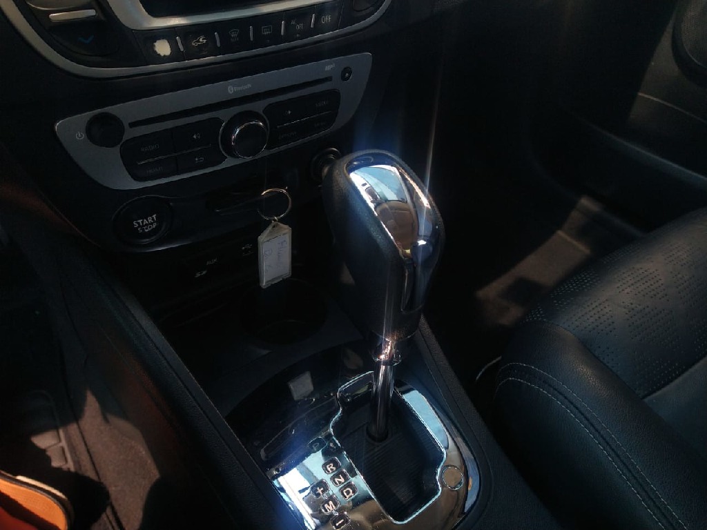RENAULT FLUENCE 2.0 DYNAMIQUE PLUS 16V FLEX 4P AUTOMATICO RENAULT FLUENCE 2.0 DYNAMIQUE PLUS 16V FLEX 4P AUTOMATICO