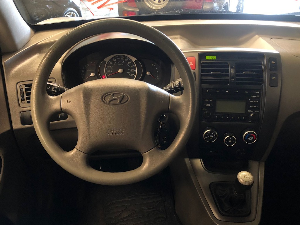 HYUNDAI TUCSON 2.0 MPFI GL 16V 142CV 2WD GASOLINA 4P MANUAL HYUNDAI TUCSON 2.0 MPFI GL 16V 142CV 2WD GASOLINA 4P MANUAL
