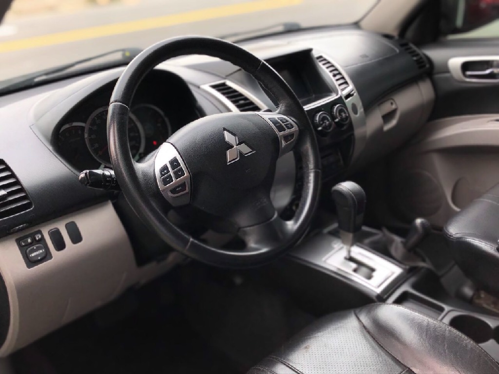 MITSUBISHI PAJERO 3.5 HPE 4X4 7 LUGARES V6 24V FLEX 4P AUTOMATICO MITSUBISHI PAJERO 3.5 HPE 4X4 7 LUGARES V6 24V FLEX 4P AUTOMATICO