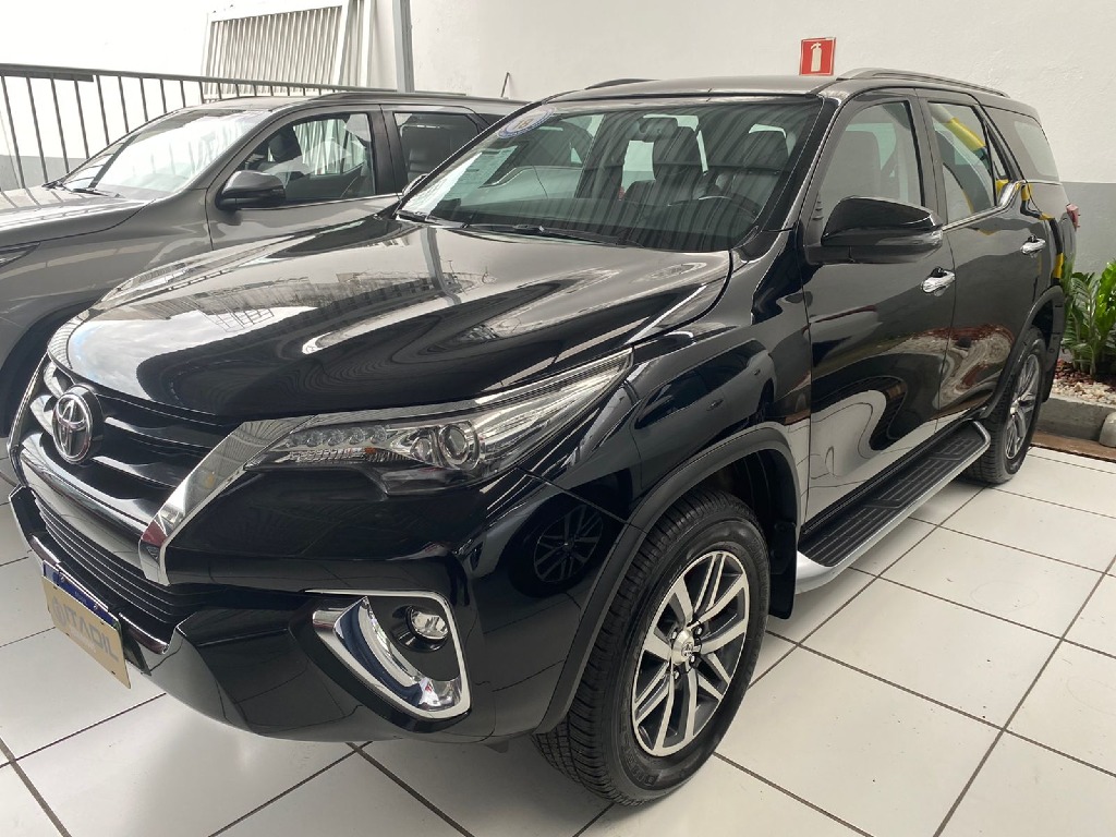 Carros usados TOYOTA HILUX SW4 2.8 SRX 4X4 7 LUGARES 16V TURBO INTERCOOLER DIESEL 4P AUTOMATICO