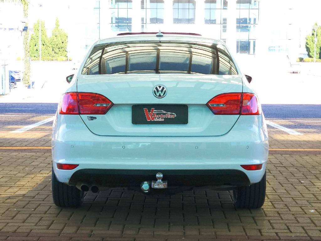VOLKSWAGEN JETTA 2.0 COMFORTLINE FLEX 4P TIPTRONIC