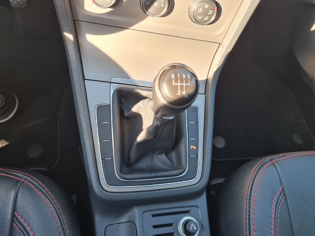 VOLKSWAGEN GOLF 1.6 MSI COMFORTLINE 16V TOTAL FLEX 4P MANUAL VOLKSWAGEN GOLF 1.6 MSI COMFORTLINE 16V TOTAL FLEX 4P MANUAL