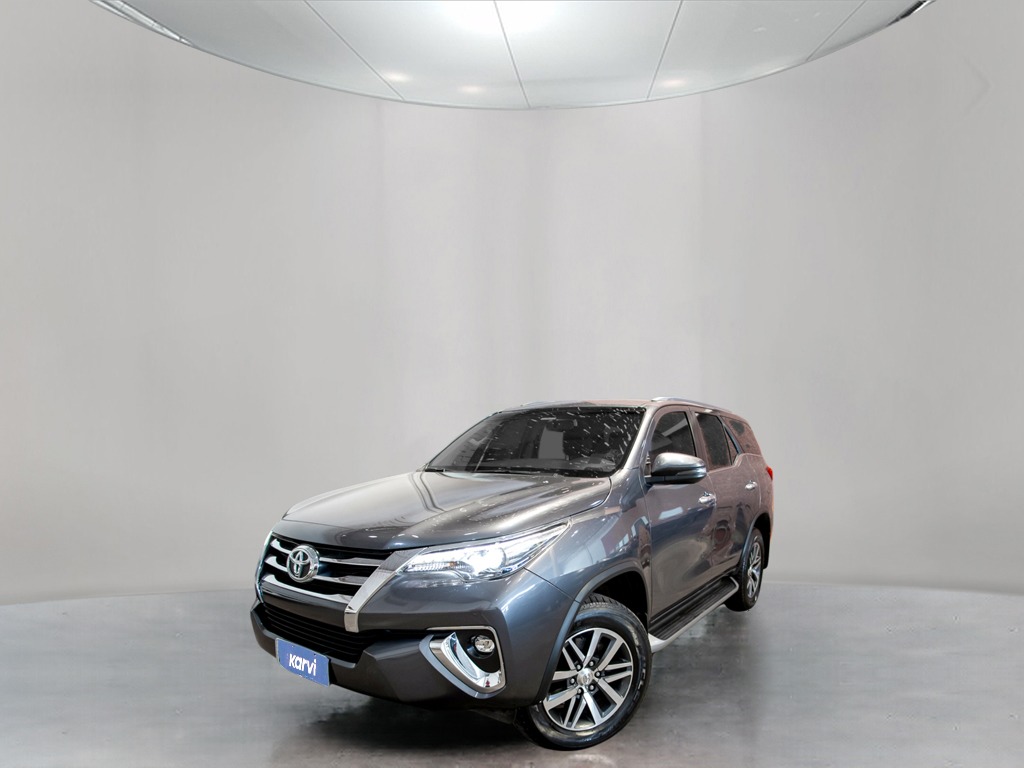 Carros seminovos TOYOTA HILUX SW4 2.8 SRX 4X4 7 LUGARES 16V TURBO INTERCOOLER DIESEL 4P AUTOMATICO