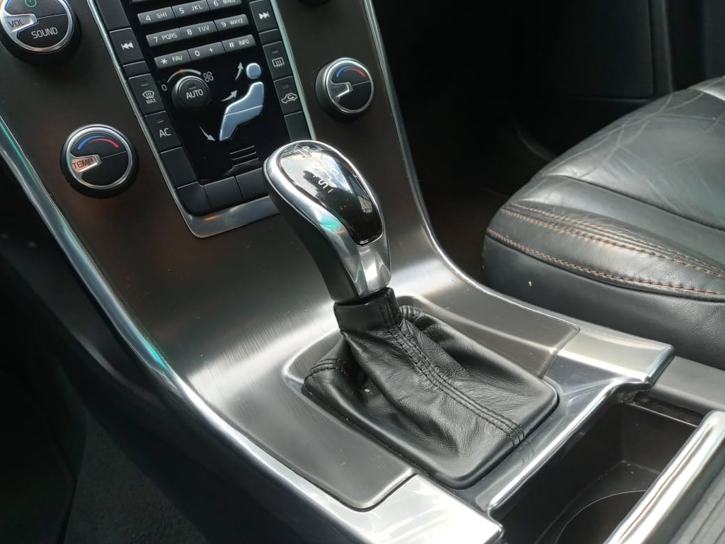 VOLVO XC60 2.0 T5 DYNAMIC FWD TURBO GASOLINA 4P AUTOMATICO VOLVO XC60 2.0 T5 DYNAMIC FWD TURBO GASOLINA 4P AUTOMATICO