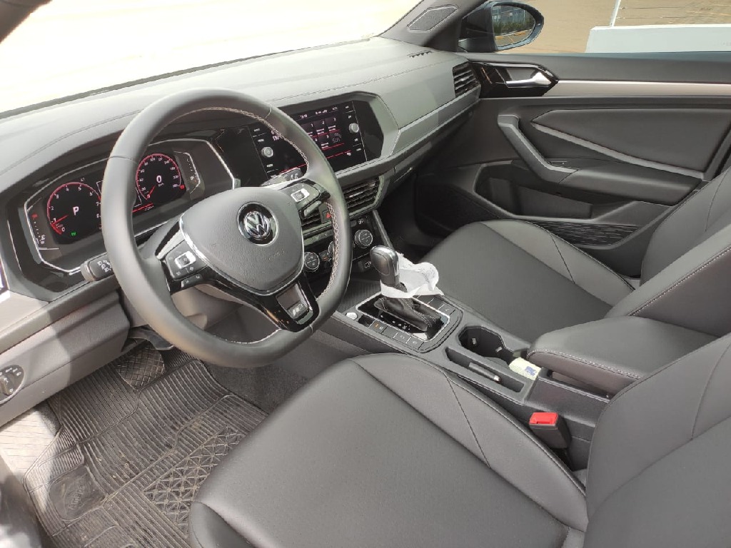 VOLKSWAGEN JETTA 1.4 250 TSI TOTAL FLEX R-LINE TIPTRONIC VOLKSWAGEN JETTA 1.4 250 TSI TOTAL FLEX R-LINE TIPTRONIC