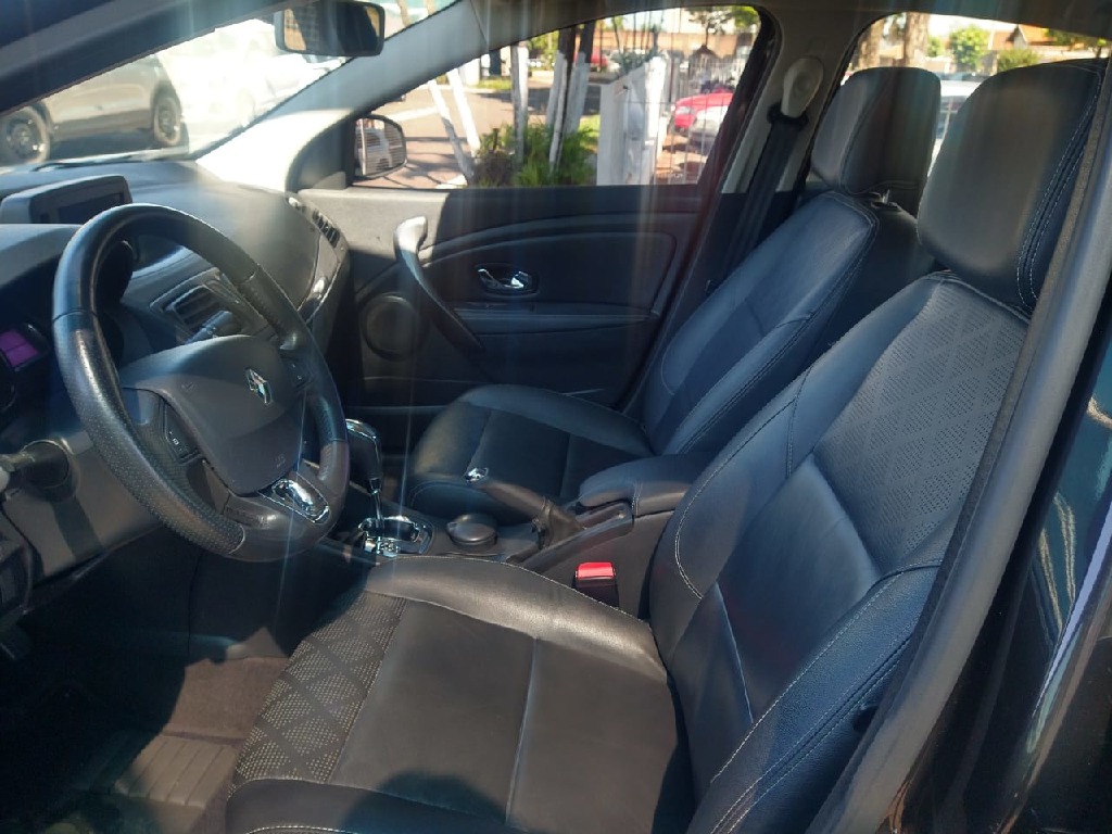 RENAULT FLUENCE 2.0 DYNAMIQUE PLUS 16V FLEX 4P AUTOMATICO RENAULT FLUENCE 2.0 DYNAMIQUE PLUS 16V FLEX 4P AUTOMATICO