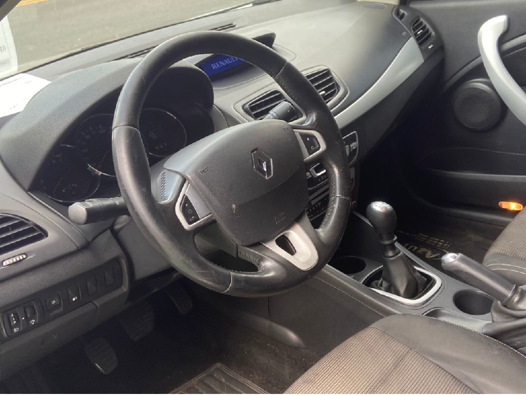 RENAULT FLUENCE 2.0 DYNAMIQUE 16V FLEX 4P MANUAL RENAULT FLUENCE 2.0 DYNAMIQUE 16V FLEX 4P MANUAL