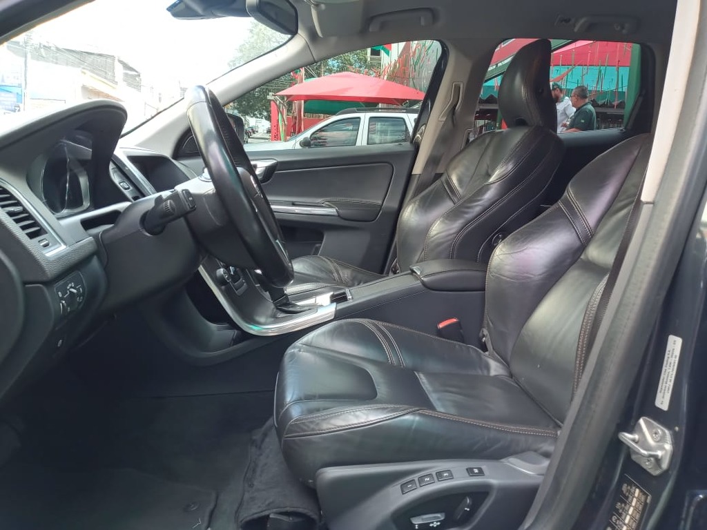 VOLVO XC60 2.0 T5 DYNAMIC FWD TURBO GASOLINA 4P AUTOMATICO VOLVO XC60 2.0 T5 DYNAMIC FWD TURBO GASOLINA 4P AUTOMATICO
