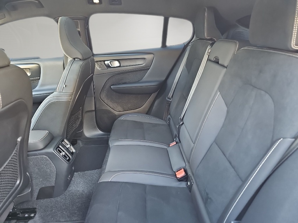 volvo C40 P8 RECHARGE TWIN ELECTRIC ULTIMATE AWD 2024