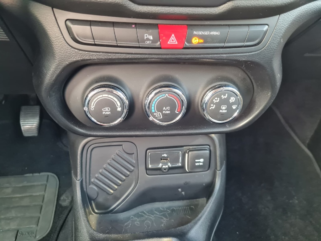 JEEP RENEGADE 1.8 16V FLEX SPORT 4P MANUAL JEEP RENEGADE 1.8 16V FLEX SPORT 4P MANUAL
