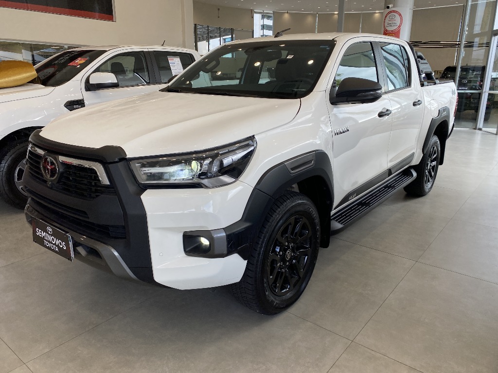 TOYOTA HILUX 2.8 D-4D TURBO DIESEL CD CONQUEST 4X4 AUTOMÁTICO