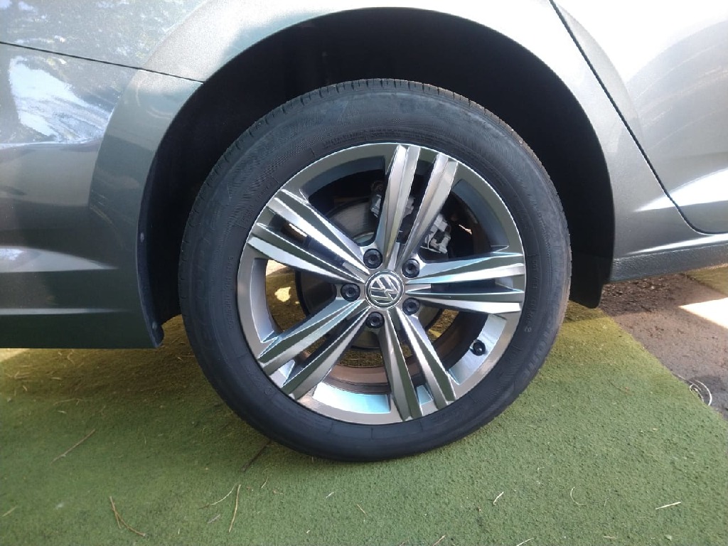 VOLKSWAGEN JETTA 1.4 250 TSI TOTAL FLEX R-LINE TIPTRONIC VOLKSWAGEN JETTA 1.4 250 TSI TOTAL FLEX R-LINE TIPTRONIC