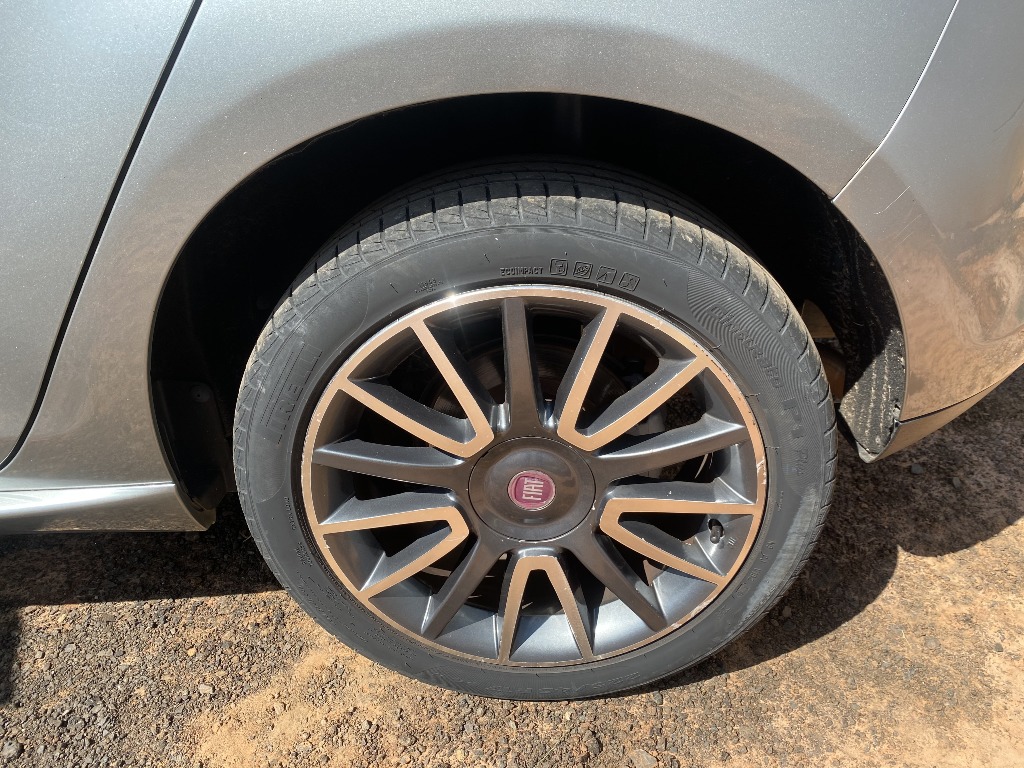 FIAT BRAVO 1.8 ABSOLUTE 16V FLEX 4P AUTOMATIZADO FIAT BRAVO 1.8 ABSOLUTE 16V FLEX 4P AUTOMATIZADO
