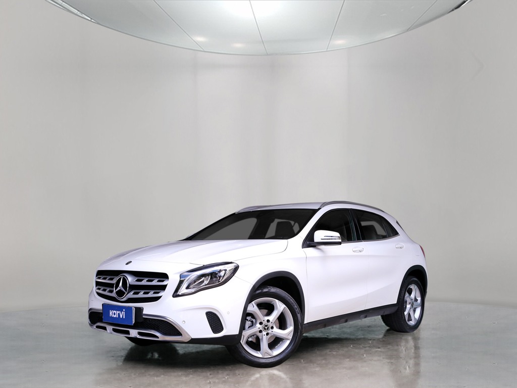 Carros seminovos MERCEDES-BENZ CLA 200 1.6 CGI FLEX 7G-DCT