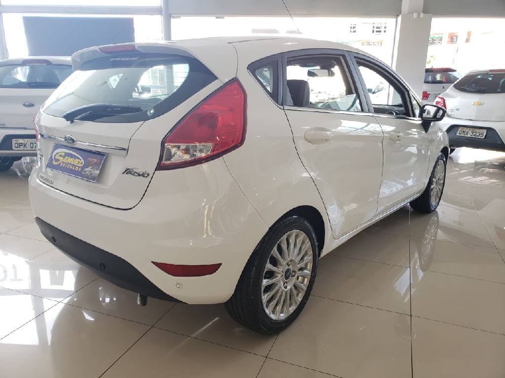 FORD FIESTA 1.6 TITANIUM HATCH 16V FLEX 4P POWERSHIFT FORD FIESTA 1.6 TITANIUM HATCH 16V FLEX 4P POWERSHIFT