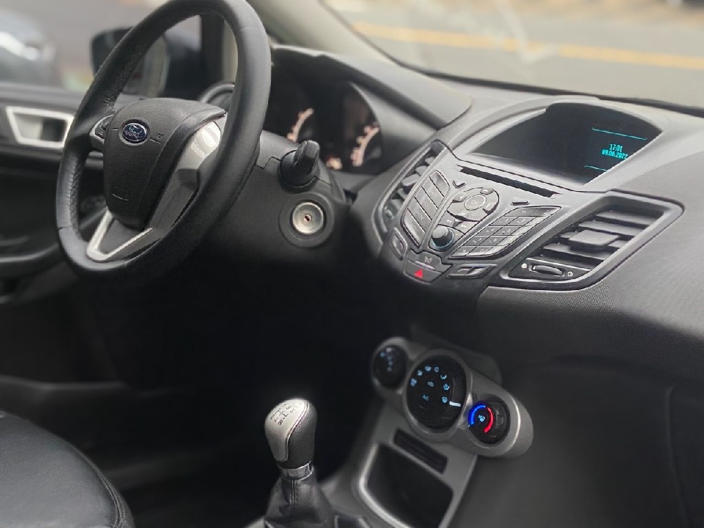 FORD FIESTA 1.6 SE HATCH 16V FLEX 4P MANUAL FORD FIESTA 1.6 SE HATCH 16V FLEX 4P MANUAL