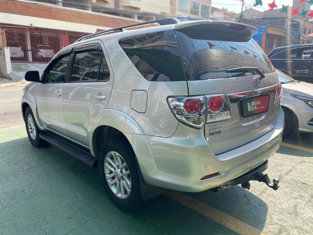 TOYOTA HILUX 3.0 SRV 4X4 CD 7 LUGARES 16V TURBO INTERCOOLER DIESEL 4P AUTOMATICO TOYOTA HILUX 3.0 SRV 4X4 CD 7 LUGARES 16V TURBO INTERCOOLER DIESEL 4P AUTOMATICO