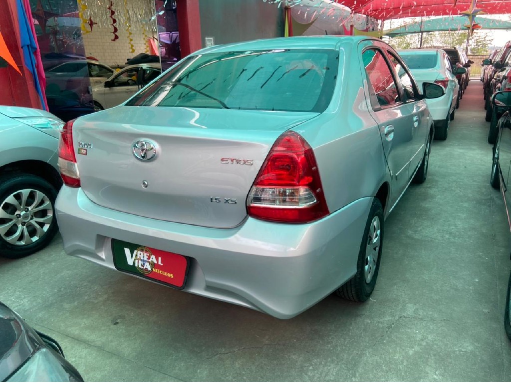 TOYOTA ETIOS 1.5 XS 16V FLEX 4P AUTOMATICO TOYOTA ETIOS 1.5 XS 16V FLEX 4P AUTOMATICO