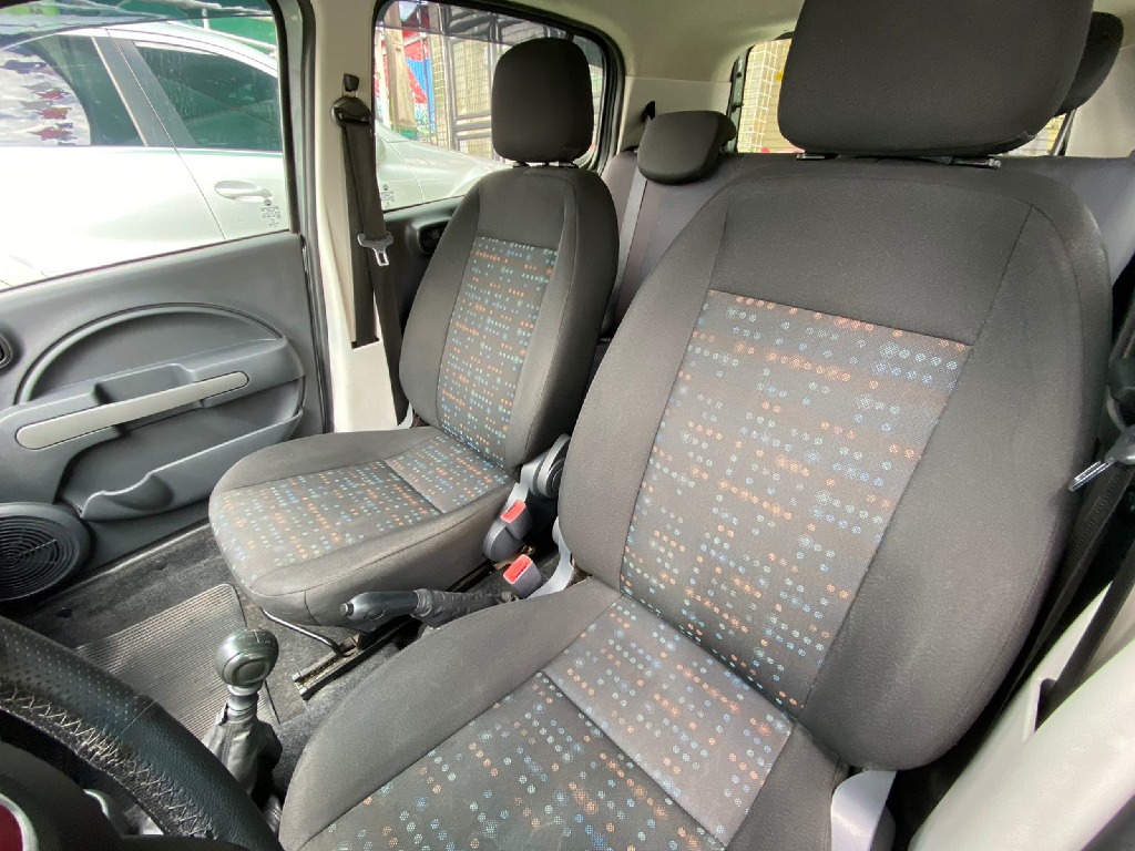 FIAT UNO 1.0 EVO VIVACE CELEBRATION 8V 4P MANUAL FIAT UNO 1.0 EVO VIVACE CELEBRATION 8V 4P MANUAL