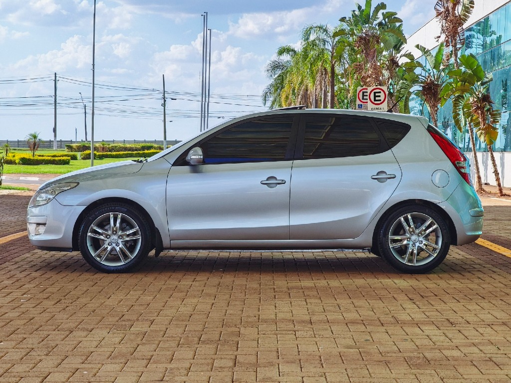 HYUNDAI I30 2.0 MPI 16V GASOLINA 4P MANUAL HYUNDAI I30 2.0 MPI 16V GASOLINA 4P MANUAL